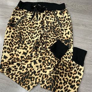 COPY - Unused leopard joggers size L